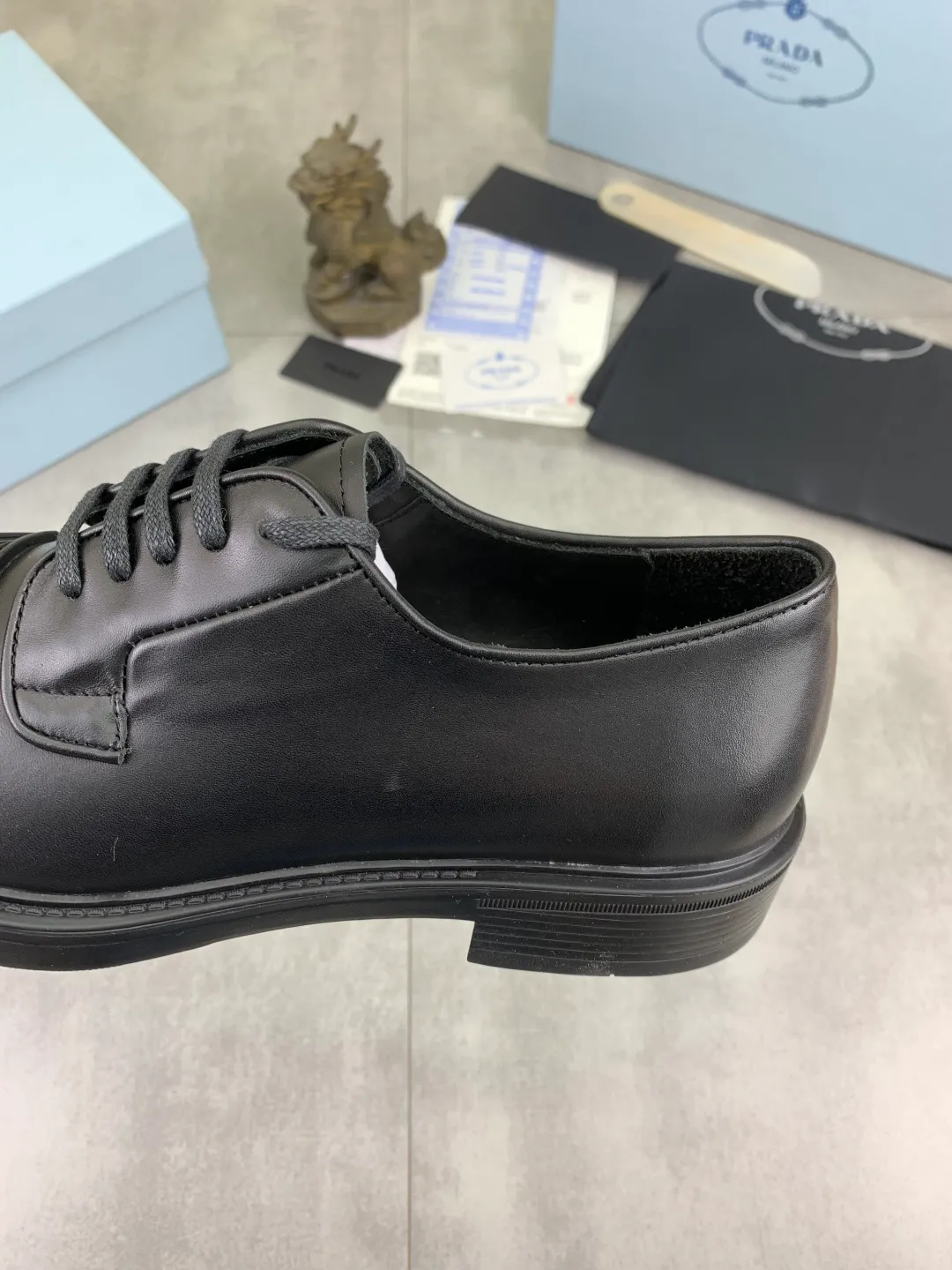 Men's Men's Shoes💰P640💰[New Style] High Quality Water-dyed Niuli 🆘[PRADA] Prada's latest casual business leather shoes for men! Listed simultaneously! The fabric is made of specially imported original calfskin, and the interior is made of imported water-dyed cowhide. It is absolutely luxurious and leads the fashion trend. High-end combination rubber outsole, size: 38-44 (45 and 46 can be customized) 3️⃣ colors available